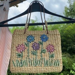 Rare Vintage straw purse with floral decor